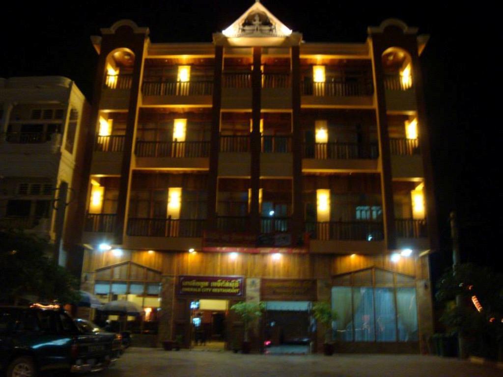 Emerald City Hotel เสียมราฐ ภายนอก รูปภาพ